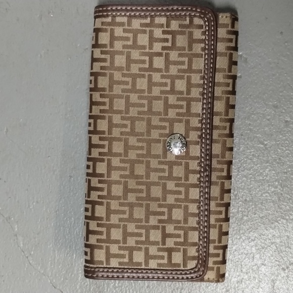 Tommy Hilfiger (taken offers) - Picture 3 of 4